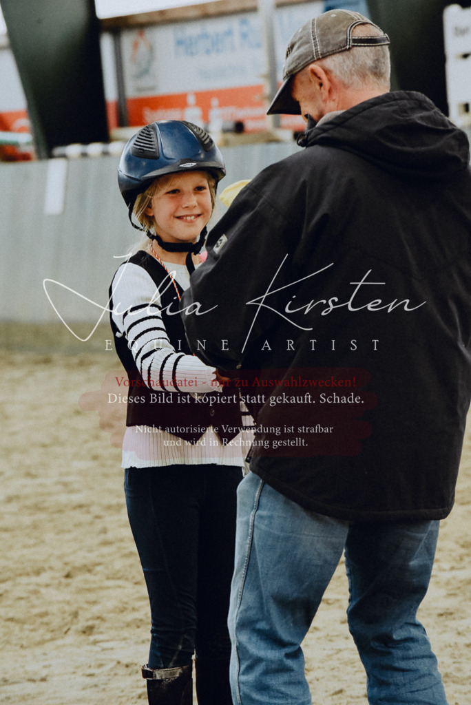 DSC_7100 | Pferde- und Turnierfotografie in Westsachsen. Pferdeportraits, Auftragszeichnungen und intuitive Kunst.