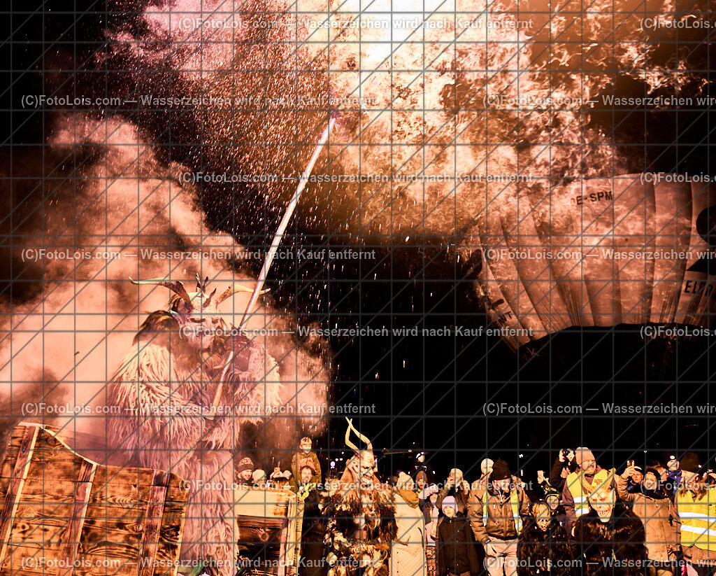 ALP5203_Nacht der Ballone_Gaminger Oetscherteufeln | NACHT DER BALLONE in Lackenhof am Ötscher, Sa 28. Dezember 2024.Mit einer Schauübung der Bergrettung Lackenhof, dem Ballonclub Ötscherland und den Gaminger Ötscherteufeln unter Zusammenarbeit mit der FF Lackenhof, dem Musikverein, dem Pensionistenverband, dem CampingClub, der Schirmbar und Konditorei Czihak, der Fuchswaldhütte und der Pizzeria Venezia, die für die Verköstigung sorgten, sowie der Ötscherliftgesellschaft, der Gemeinde Gaming und dem Ötscher-Tourismusverband.