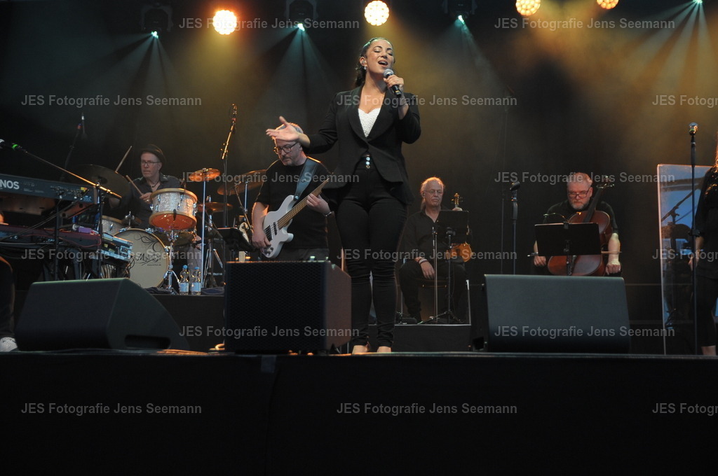 2026_Deborah Lee und the news_One Moment time Whitney Houston__0937 | Fotograf Jens Seemann - Realisiert mit Pictrs.com