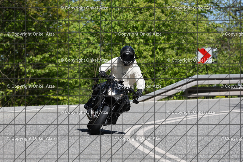 IMG_0156 | Fotograf am Kyffhäuser. Onkel Atze. Kyffhäuser Rennstrecke. Café36. Motorsportfotografie. - Realisiert mit Pictrs.com