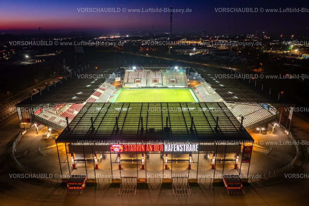 Essen241260333RWE-StadionAnDerHaffenstrasse | Luftbild, Fußballstadion an der Hafenstraße des Clubs Rot-Weiss Essen,3. Bundesliga , Essen-Borbeck, Tribünen, ,Essen, Ruhrgebiet, Nordrhein-Westfalen, Deutschland Copyright: Blossey Mantler
