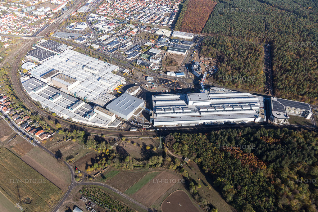 Luftbild: Graben-Neudorf, SEW-EURODRIVE GmbH & Co KG im Ortsteil Graben in Graben-Neudorf im Bundesland Baden-Württemberg in Deutschland. Foto: IMG_112224.jpg vom 02.11.2018 durch Werner Riehm/FLY-FOTO.de