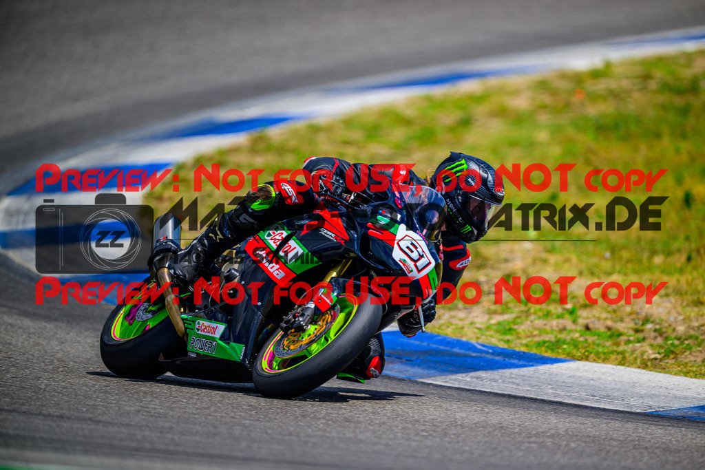 MaZZes_Fotomatrix_20250628_6007705_4441-2 | WEISS