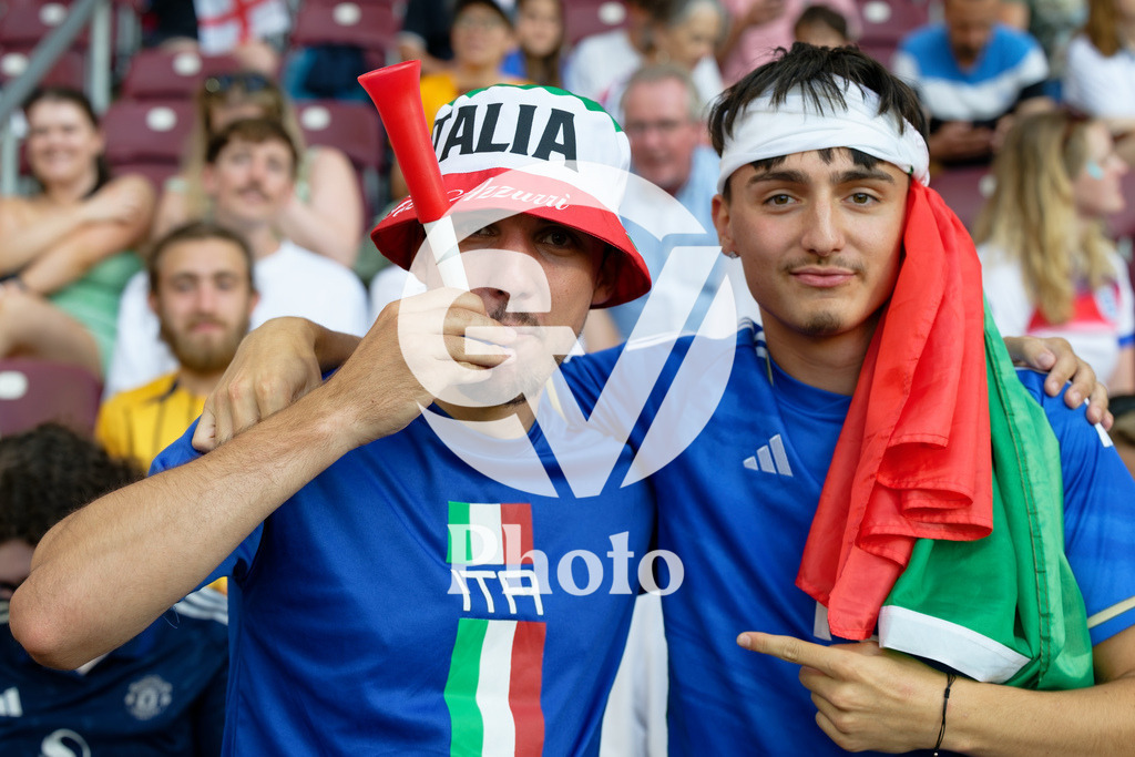England v Italy - UEFA Women's EURO 2025 Semi-Final | GENEVA, SWITZERLAND - JULY 22: Fans of Italy are seen   during the UEFA Women's EURO 2025 Semi-Final match between England and Italy at Stade de Geneve on July 22, 2025 in Geneva, Switzerland. (Photo by Giuseppe Velletri/Sports Press Photo/Getty Images)