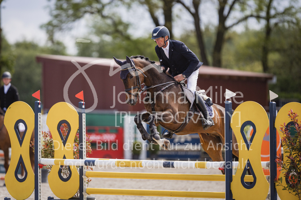 230516_Mühlen_03SprPf-A-447 | Deine schönsten Turniermomente als professionelle Fotos! Entdecke hochwertige Pferdesport-Fotografie im Online-Shop. Jetzt Fotos finden & bestellen!