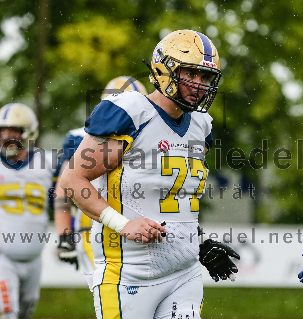 2022-05-29_101_Erding_Bulls_gegen_Nuernberg_Rams | Erding, Deutschland, 29.05.2022:
Fußball, Regionalliga 2022, 5. Spieltag, Erding Bulls gegen Nürnberg Rams, Endergebnis: 10:16

Max Schmidt von Schmidt (Erding Bulls, #77)

Foto: Christian Riedel / fotografie-riedel.net