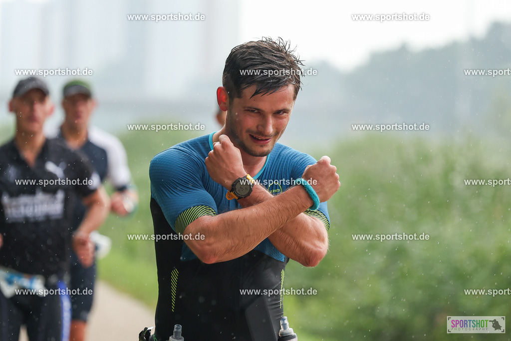 LUR_1248 | 34. M-net Erlanger Triathlon 2025 #erlangertriathlon  #mnettriathlon2025 #mnettriathlon #team #olympischedistanz #mitteldistanz #triathlon #maindonaukanal  #erlangertriathlon2025 #yourpictrs #tv1848 #tv1848erlangen  #triathlonbayern #sportinerlangen #demsportverbunden #sportshot_your_pictrs Copyright: www.sportshot.de