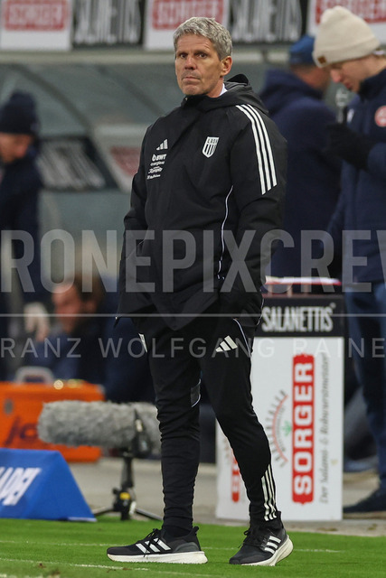 Austrian Bundesliga: Grazer AK 1902 vs LASK | GRAZ, AUSTRIA, 13.DEC.25 - SOCCER - ADMIRAL Bundesliga, Grazer AK 1902 vs LASK. The image shows head coach Didi Kuehbauer (LASK).