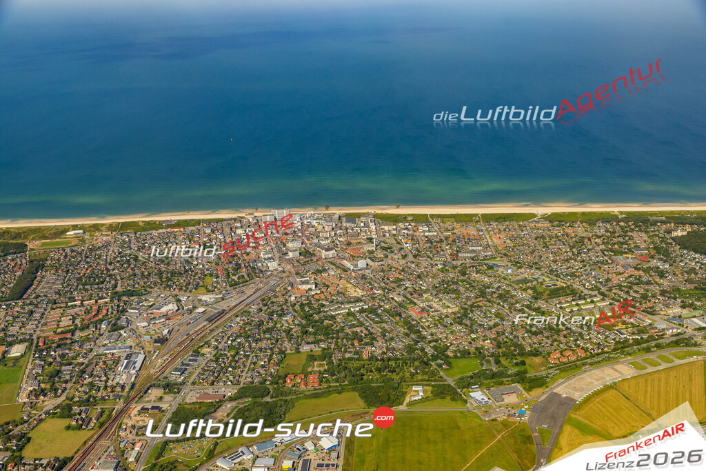 Westerland Sylt Bild- Das Luftbild wurde 2025 vom UL-Flugzeug heraus erstellt ( keine Drohne bzw. Drohnenaufnahme ) - Hochauflösende Luftaufnahme -Nicht vergleichbar mit Google Maps oder Satelittenbilder- Die Geschenkidee !Mit Lizenz und Bildrechte bestellbar - CC