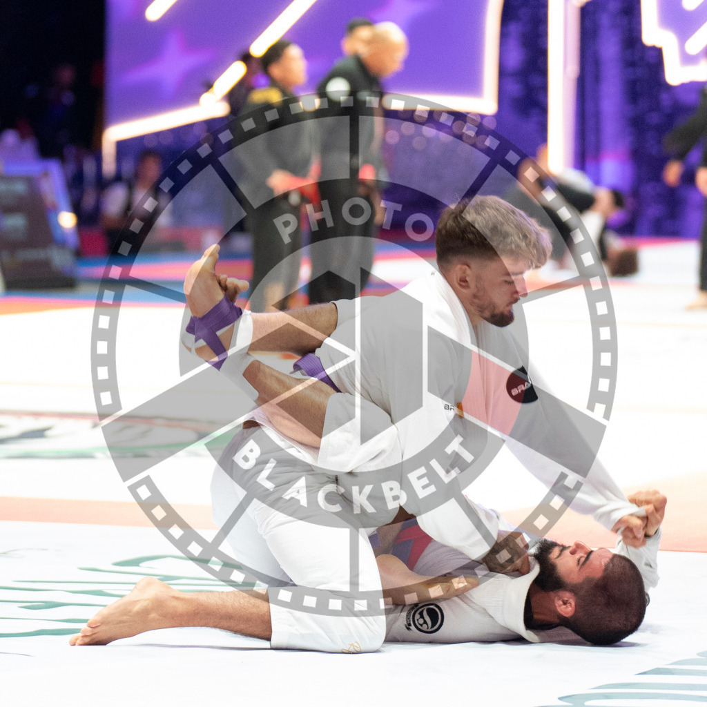 20231109PBB5175 | Fighters compete during the AJP World Professional Championship in the Mubadala Arena in Abu Dhabi, Arab United Emirates, on November 9, 2023.