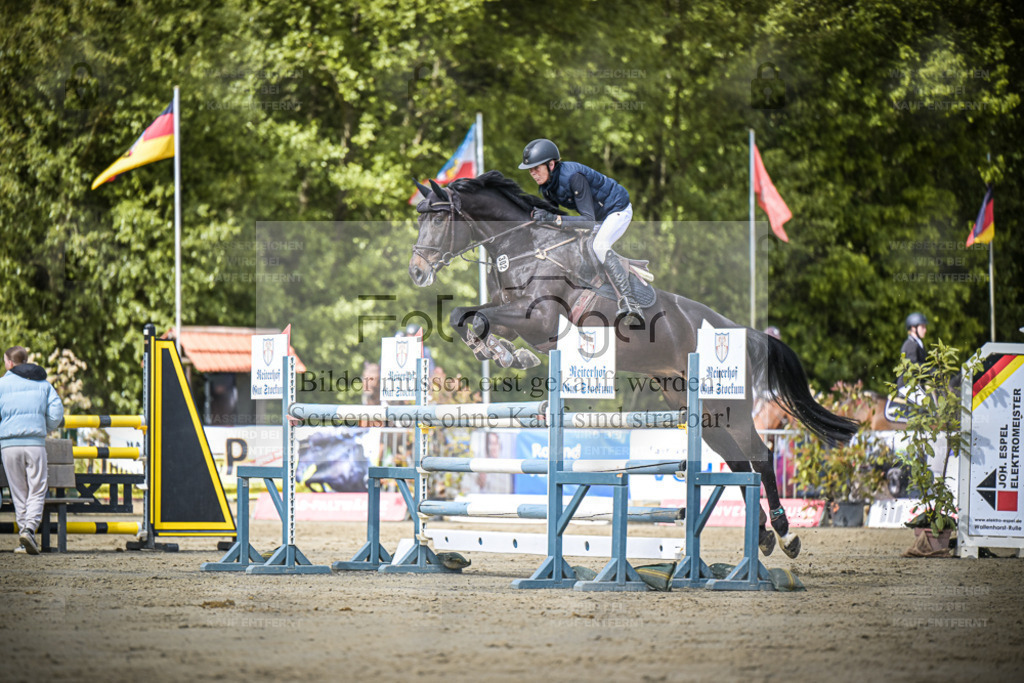 DOS_3018 | Entdecke hochwertige Reitturnierfotos von Foto Oger. Professionell, emotional und authentisch – jetzt Lieblingsmomente im Shop bestellen. - Realisiert mit Pictrs.com