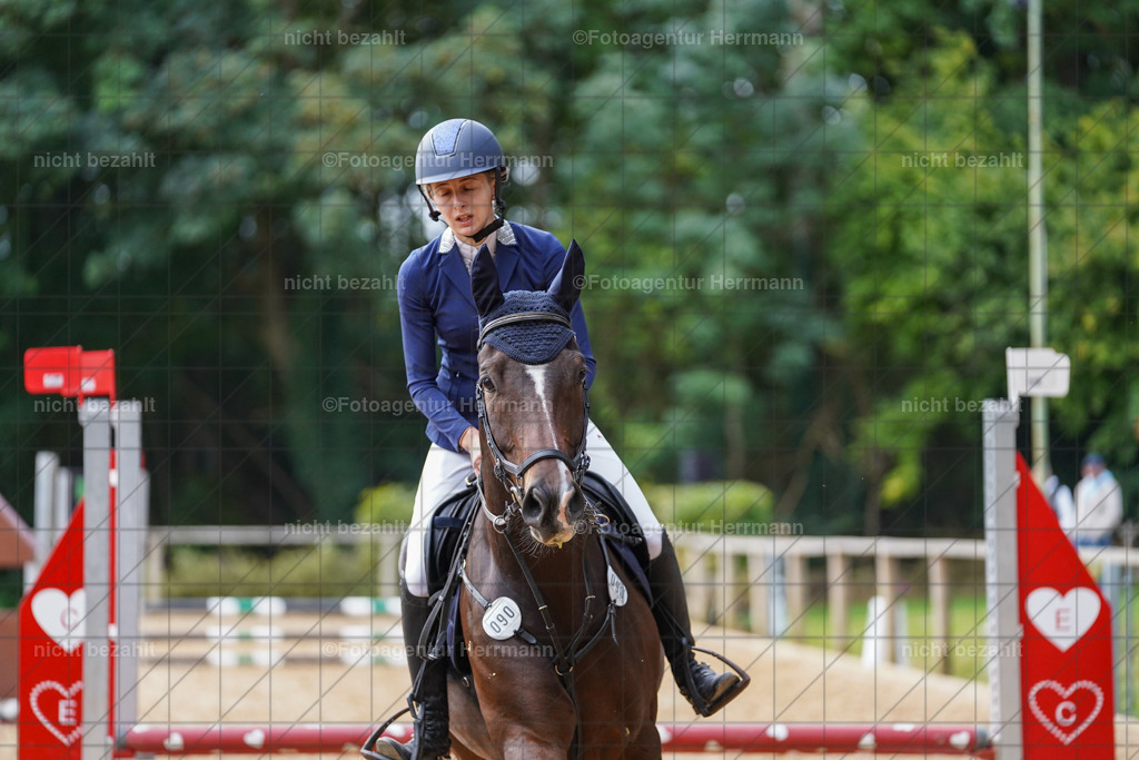 20231008-SN_01097 | Professionelle Turnier- und Reitsportfotografie - mit dem Finger am Auslöser. Pferdebilder aus dem Reitsport von den Turnierfotografen  Bayern , Pferdefotograf Bayern, Pferdeshooting Turnierbilder, Hochzeitsfotograf, Eventfotograf, Hochzeitsbilder