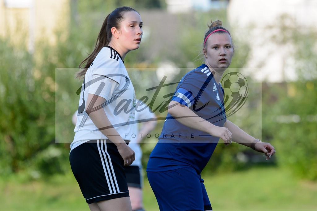 GREBES20210719_007 | Fussball, Frauen:   beim Spiel der 1. Kreisklasse zwischen TSG 07 Burg Gretesch IV und TuS Bad Essen im TSG-Sportpark am 19.07.2021 in Osnabrueck, Deutschland. - Realisiert mit Pictrs.com