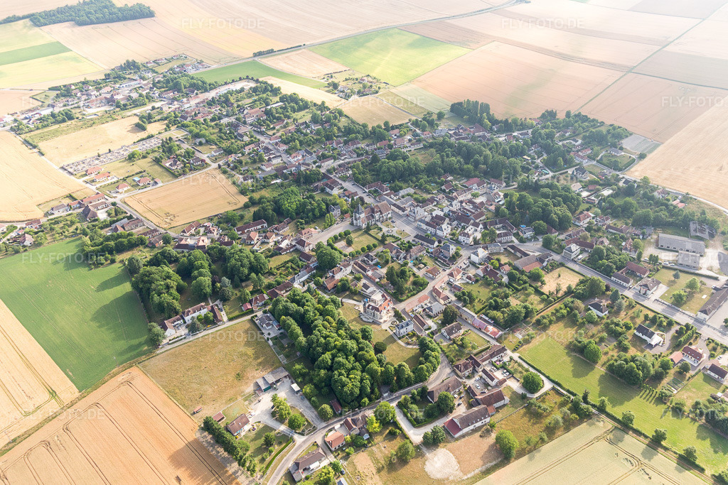 Luftbild: Ortsansicht in Auxon im Bundesland Aube in Frankreich. Foto: IMG_101319.jpg vom 25.06.2017 durch Werner Riehm/FLY-FOTO.de