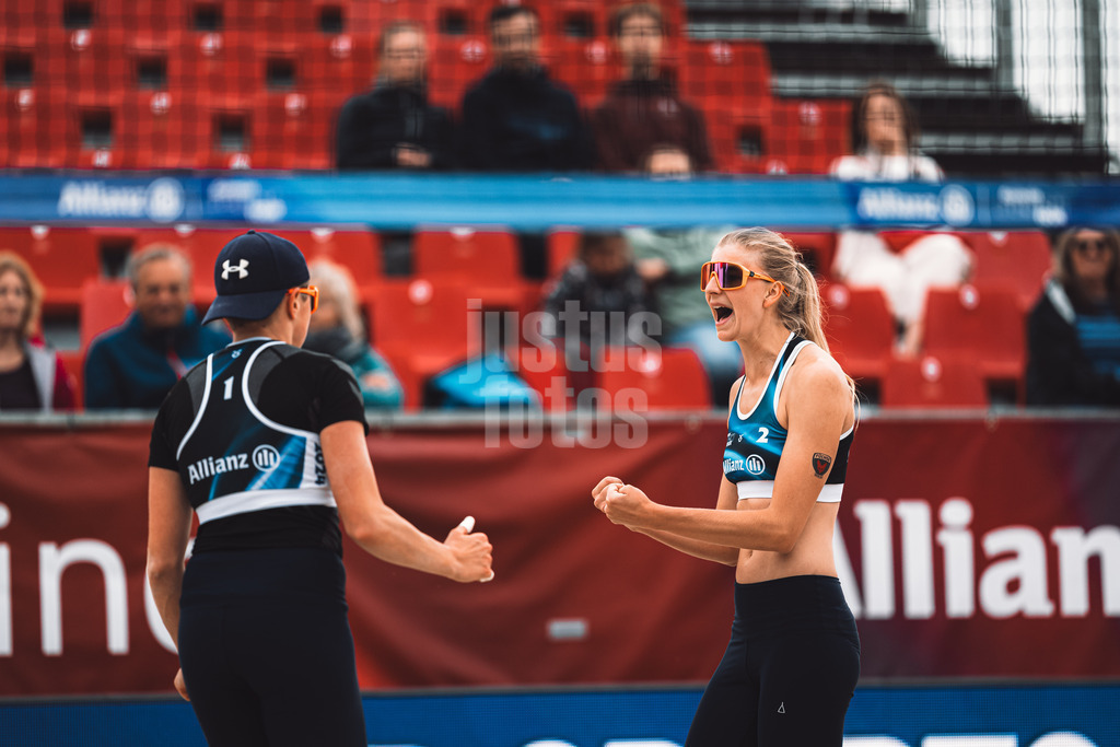 Beachvolleyball | Frauen | German Beach Tour 2024 | Tourstop Düsseldorf | 17.05.2024 | Nele Barber (rechts) und Melanie Gernert (links) beim Jubel