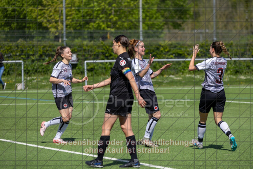 20250427_112207_0247 | #,1.Göppinger SV (weiß) vs. TSV Ruppertshofen (schwarz), Fußball, Frauen-Regionenliga 3 - Bezirk WfV, 21. Spieltag, Saison 2024/2025, Kunstrasenplatz Nord, Hohenstaufenstr. 116, 73033 Göppingen, 27.04.2025 - 11:00 Uhr,Foto: PhotoPeet-Sportfotografie/Peter Harich