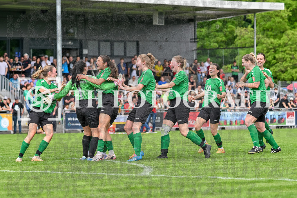 GER, FC Hauingen - SV Waldhaus, Frauen-Fussball, Rothaus Bezirkpokal, Finale, Saison 2024/2025, 29.05.2025 | Jubel nach dem Sieg im ElfmeterschiessenGER, FC Hauingen - SV Waldhaus, Frauen-Fussball, Rothaus Bezirkpokal, Finale, Saison 2024/2025, 29.05.2025Foto: TH Fotografie/Thomas Hess