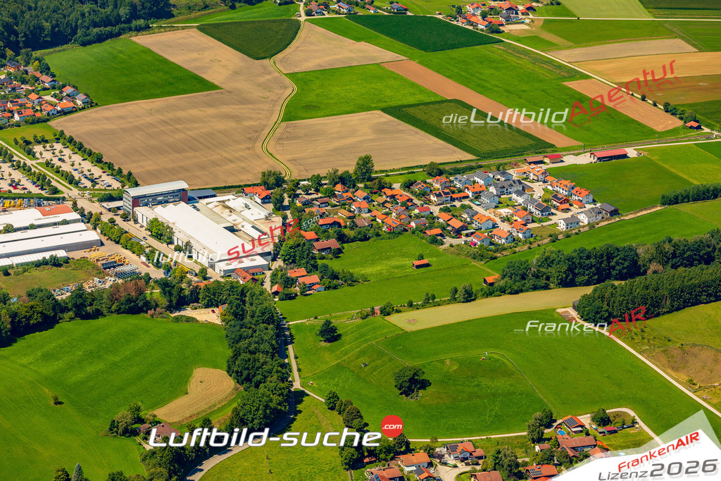 Schrägluftbild  Großhelfendorf  Aying - Das Luftbild wurde 2025 vom UL-Flugzeug heraus erstellt ( keine Drohne ) - Hochauflösende Luftaufnahme -Nicht vergleichbar mit Google Maps oder Satelittenbilder- Die Geschenkidee !Mit Lizenz und Bildrechte bestellbar