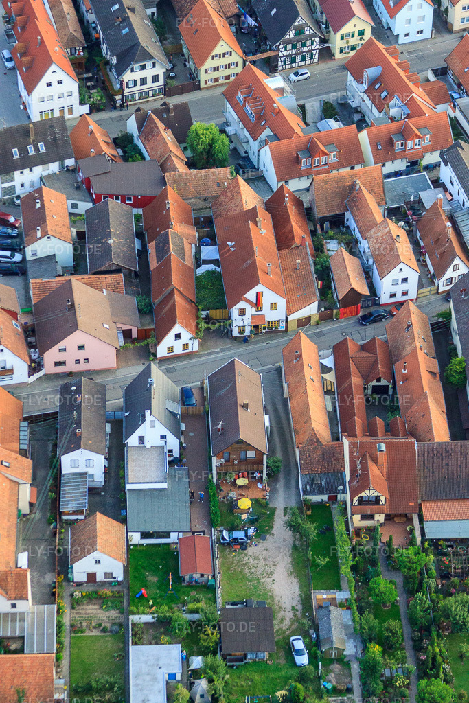Luftbild: Juststraße, Gaststätte Zum Schloddrer in Kandel im Bundesland Rheinland-Pfalz in Deutschland. Foto: IMG_32873.jpg vom 03.09.2010 durch Werner Riehm/FLY-FOTO.de