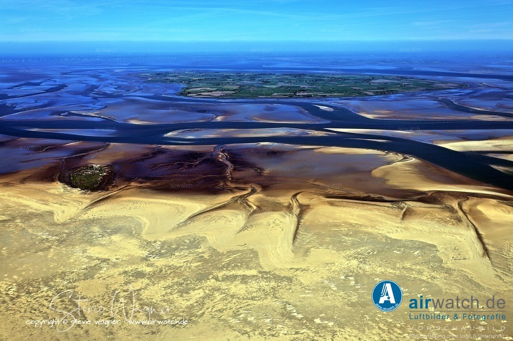 Halligen-Inseln-Weltnaturerbe-Wattenmeer-Mai-23-airwatch-wagner-240A3056 | Entdecken Sie atemberaubende Luftbilder und Fotografien auf airwatch.de - Tauchen Sie ein in eine Welt voller faszinierender Aufnahmen aus der Vogelperspektive.