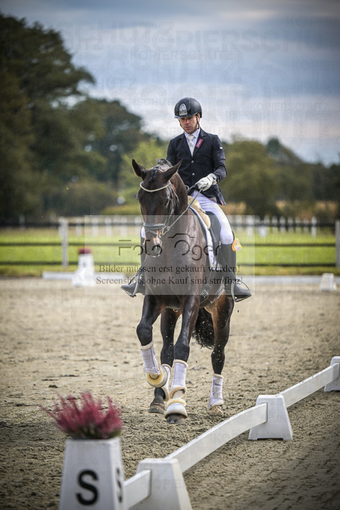 DOS_0207 | Entdecke hochwertige Reitturnierfotos von Foto Oger. Professionell, emotional und authentisch – jetzt Lieblingsmomente im Shop bestellen.Deutschlandweite Turnierfotografie. - Realisiert mit Pictrs.com