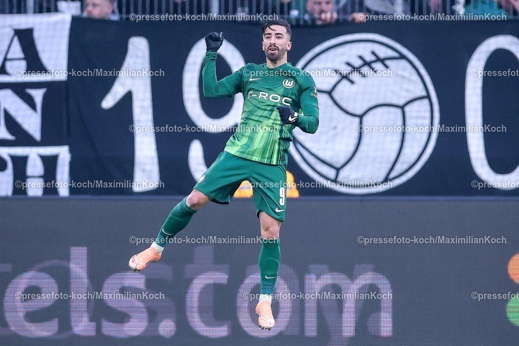BMG13122501039 | 13.12.2025, Fußball, Borussia Mönchengladbach - VfL Wolfsburg, 1. Fußball Bundesliga, 14.Spieltag, Borussia-Park, Saison 2025 2026: Torjubel nach dem Tor zum 2:1 durch Torschütze Mohamed Amoura&nbsp;(VfL Wolfsburg #09)  DFB regulations prohibit any use of photographs as image sequences and or quasi-video.