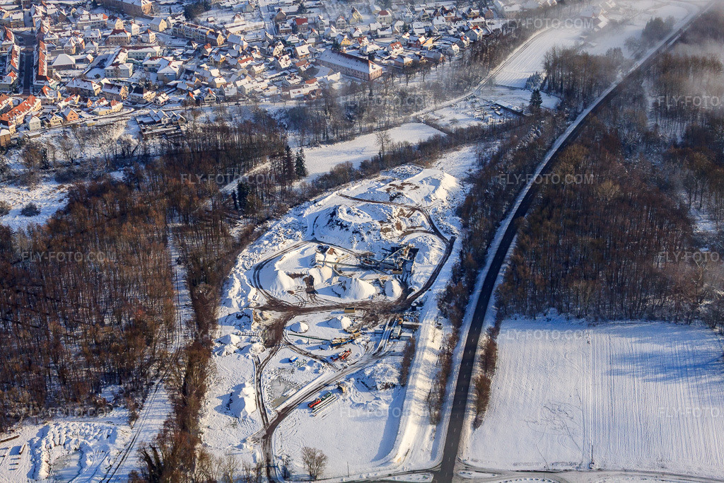 Aerial view: Sablières J. Leonhart - Plateforme recycling de Lauterbourg in winter when there is snow in Lauterbourg in the state Bas-Rhin, France. – Photo: IMG_36147.jpg taken on 01/02/2011 by Werner Riehm/FLY-FOTO.com – Resolution of the original: 4752 x 3168 px – Sablières LEONHART - Route de Strasbourg à FR 67600 Sélestat