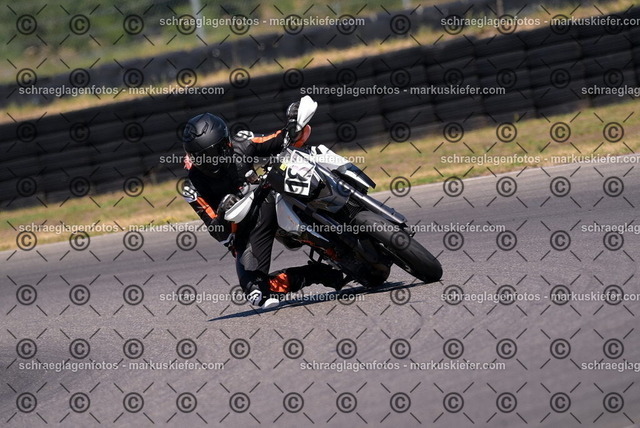 26bt04-2123 | markuskiefer.com - Realisiert mit Pictrs.com
