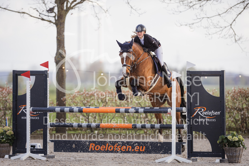 230426_HofSosath_SprPf-L-g-723 | Deine schönsten Turniermomente als professionelle Fotos! Entdecke hochwertige Pferdesport-Fotografie im Online-Shop. Jetzt Fotos finden & bestellen!