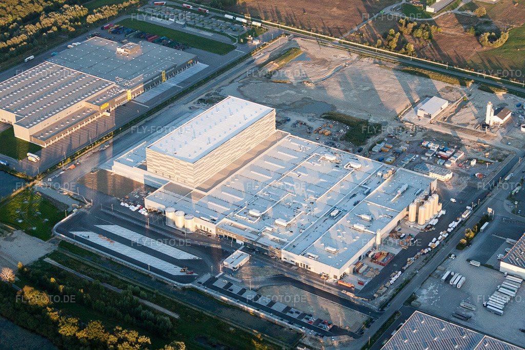 Luftbild: Werksgelände der Pfälzer Erfrischungsgetränke GmbH im Ortsteil Industriegebiet Wörth-Oberwald in Wörth am Rhein im Bundesland Rheinland-Pfalz in Deutschland. Foto: IMG_59765.jpg vom 04.09.2013 durch Werner Riehm/FLY-FOTO.de