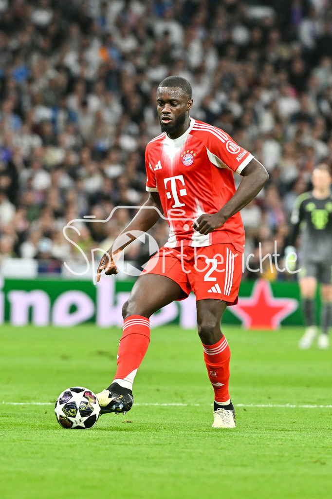 Real Madrid - FC Bayern München | MADRID, SPAIN - 07. APRIL: with Ball Dayot UPAMECANO (FC Bayern Munich 2) during the UEFA Champions League match between Real Madrid vs. FC Bayern Munich on Quarterfinal first leg at Estadio Santiago Bernabeu