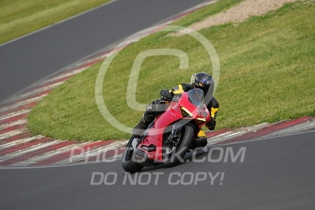 2024_05_24_PBK_13290 | Sportfotografie; SlowMotion; Video; Rennstrecke; Hafeneger; Speer; Racing; RSE; BMW; CBO; Trackday; Motorsportarena; Hockenheimring; Brno; Most; Barcelona; Valencia