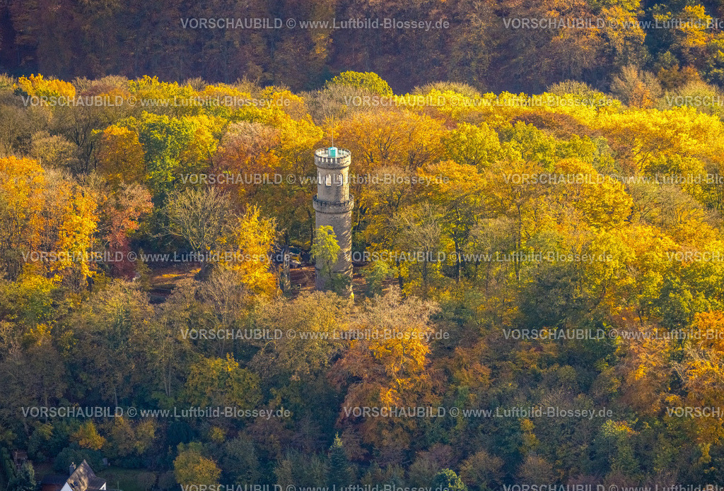 Witten231101057 | Luftbild, Renovierter Helenenturm mit Aussichtsplattform im Herbstwald mit Laubbäumen mit leuchtenden Herbstfarben, Witten, Ruhrgebiet, Nordrhein-Westfalen, Deutschland