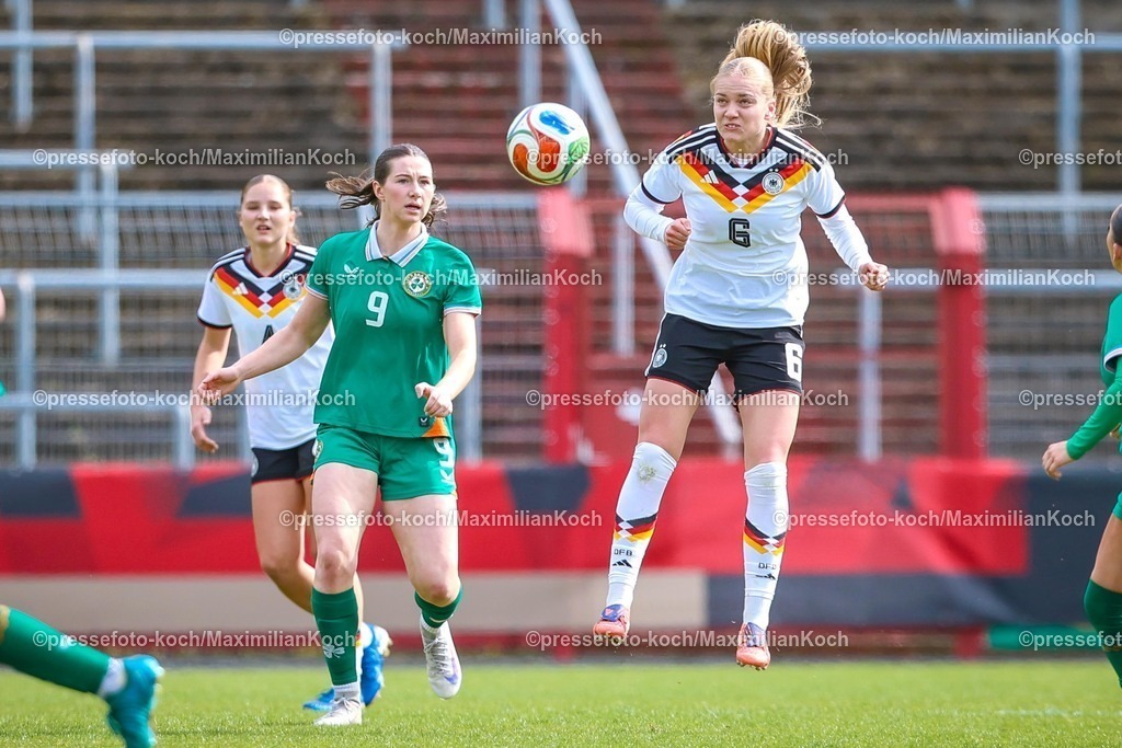 xKWIx10042601013 | 2026.04.10, xkwix, Fußball, UEFA Women's UNDER 19 Championship qualification, Republic of Ireland - Germany, Uhlenkrugstadion, Runde 2 1.Spieltag, Saison 2025 / 2026: Marie Gmeineder (Deutschland U19 Frauen #6) im Zweikampf gegen Hazel Donegan (Irland U19 Frauen #9) DFB regulations prohibit any use of photographs as image sequences and or quasi-video. Photo: xKamilxWilkowskixPressefotoKochx