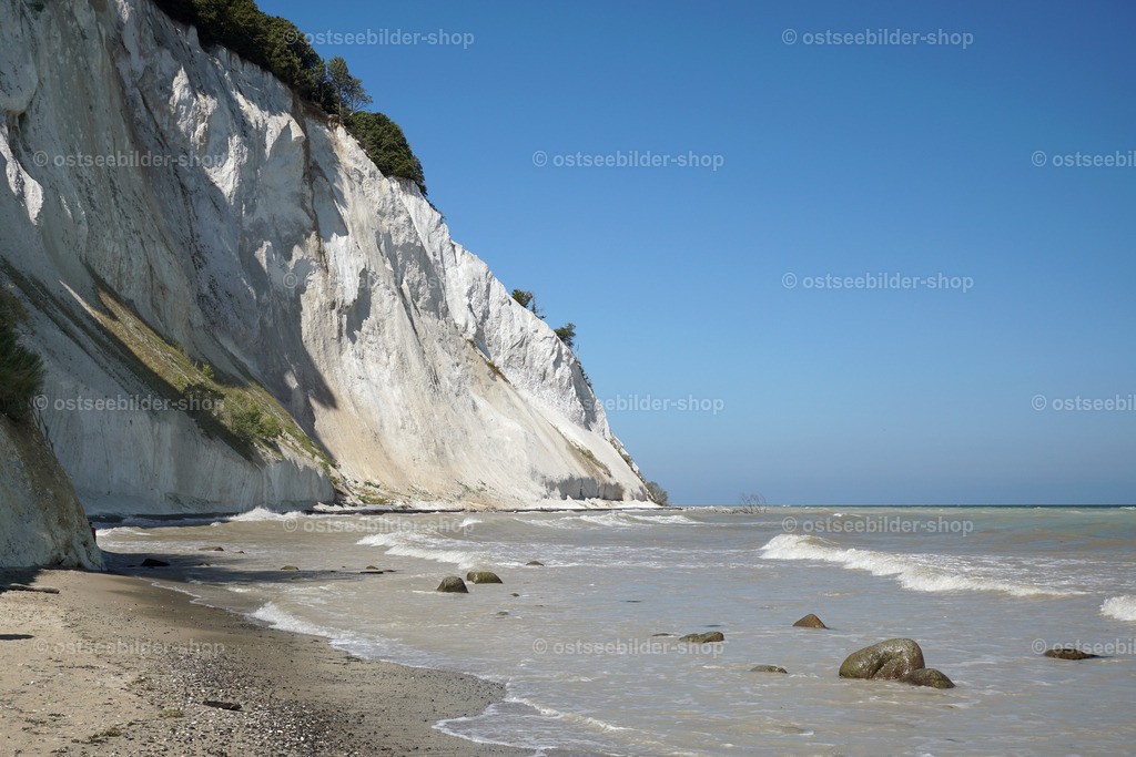 ostsee-möns-klint-dronningestolen-strandblick-I | Jetzt schöne Ostseebilder für Zuhause bestellen | als Wandbild im Wunschformat | Professionelle Präsentation unter Acrylglas, auf Leinwand oder Alu-Dibond und als Poster