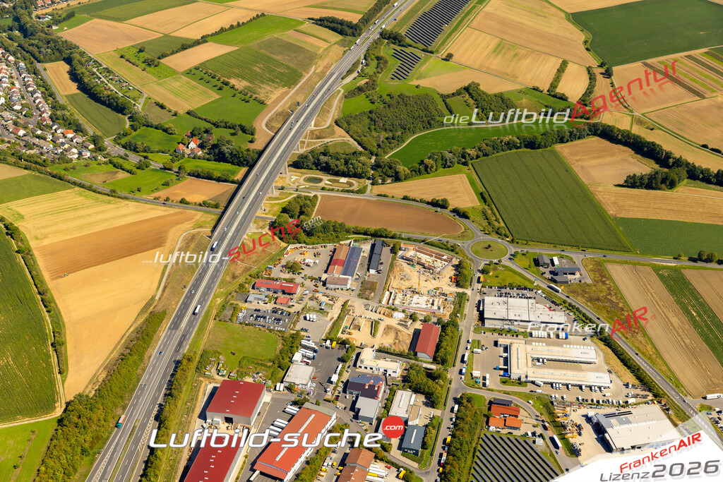 Das Luftbild zeigt : Gewerbegebiet Estenfeld - Die Luftaufnahme wurde 2023 vom UL-Flugzeug aus erstellt ( keine Drohne ) - Hochauflösende Luftaufnahme - Für grossformatige Ausdrucke geeignet. Die Geschenkidee !Mit Lizenz und Bildrechte bestellbar