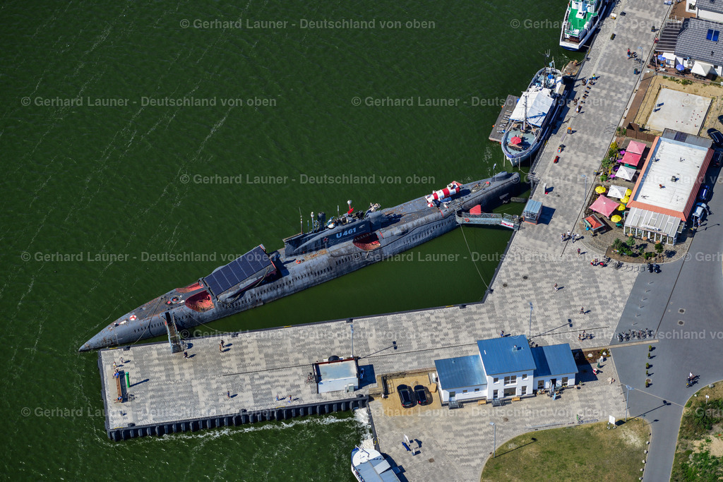 3637762 | PEENEMüNDE 25.08.2016 Blick auf den historischen Hafen Peenemünde mit dem russischen U-Boot - U-461 - der Juliett Klasse, welches heute als Museumsschiff dient und täglich besichtigt wird. // Overlooking the historic harbor Peenemuende with the Russian submarine U-461. Foto: Gerhard Launer