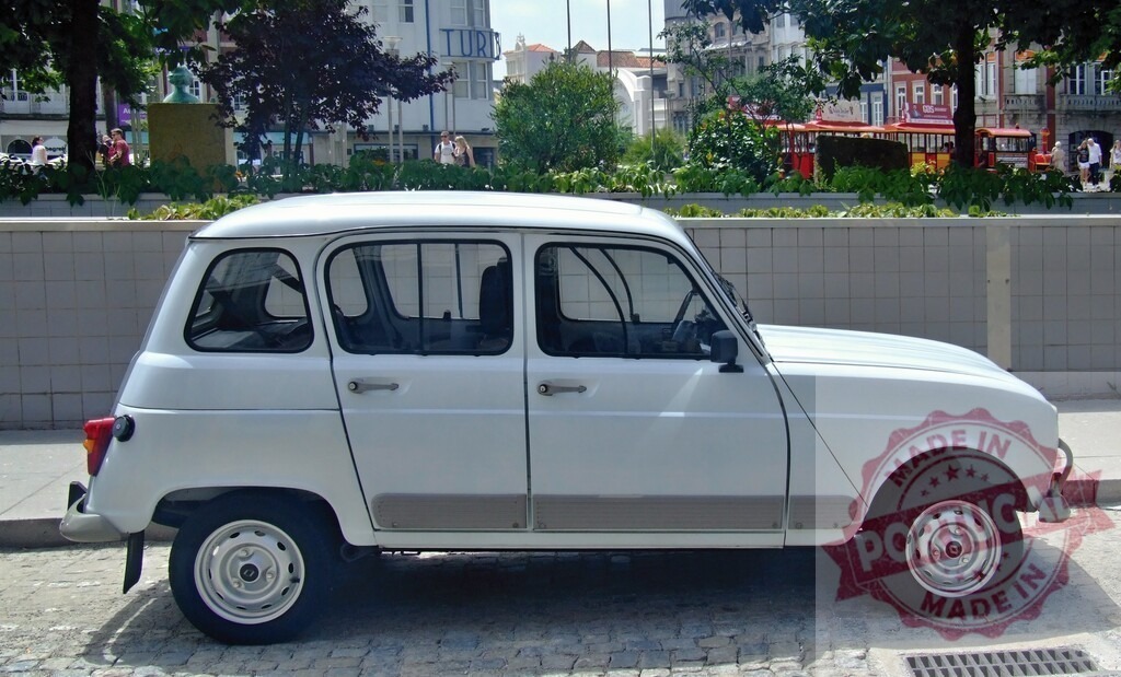 Renault 4 classic car parked on european street | White Renault 4 hatchback driving urban street in Europe - Realisiert mit Pictrs.com