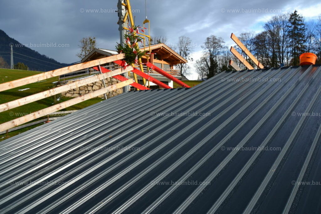 bib-lg11-spenglerarbeiten-0130 | Nach LV-Leistungsgruppen sortierte Detailfotos über den Bau eines Hauses. Alle Hausbau-Bilder direkt vom Urheber und Autor der Website Haus-Selber-Bauen.com