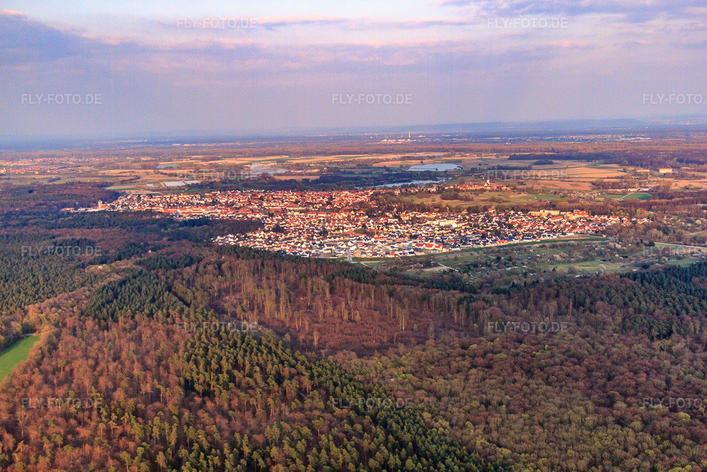 Luftbild: Stadtansicht aus Nordwesten in Jockgrim im Bundesland Rheinland-Pfalz in Deutschland. Foto: IMG_63336.jpg vom 28.03.2014 durch Werner Riehm/FLY-FOTO.de