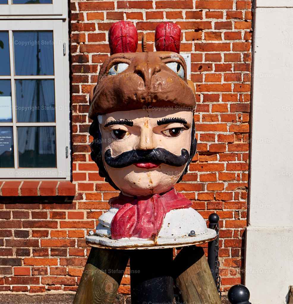 _DSC2387 | Findlinge im Eis, Zeesenboote bei der Traditionsregatta, eine Seebrücke im Sonnenaufgang - mit den Bildern aus dieser Galerie erhalten Sie wunderschöne Aufnahmen über das ganze Jahr. Ein tolles Produkt zum Verschenken, Werben oder zum Träumen vom nächsten - Realisiert mit Pictrs.com