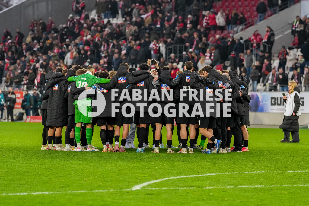 GER Rot-Weiss Essen vs. SSV Ulm, Fussball, 3. Liga, Spieltag 19, Saison 2025/2026, 20.12.2025 | GER Rot-Weiss Essen vs. SSV Ulm, Fussball, 3. Liga, Spieltag 19, Saison 2025/2026, 20.12.2025Foto: Fabian Friese - Realisiert mit Pictrs.com