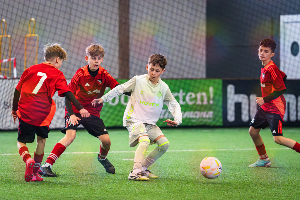 _BLR9829 | Professionelle Fußball- und Sportfotografie. Spielbilder online ansehen und kaufen – Einzelbilder oder komplette Galerien in hoher Qualität. - Realisiert mit Pictrs.com