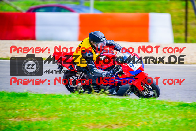 MaZZes_FotoMatrix_240717_6007705_7370 | INST