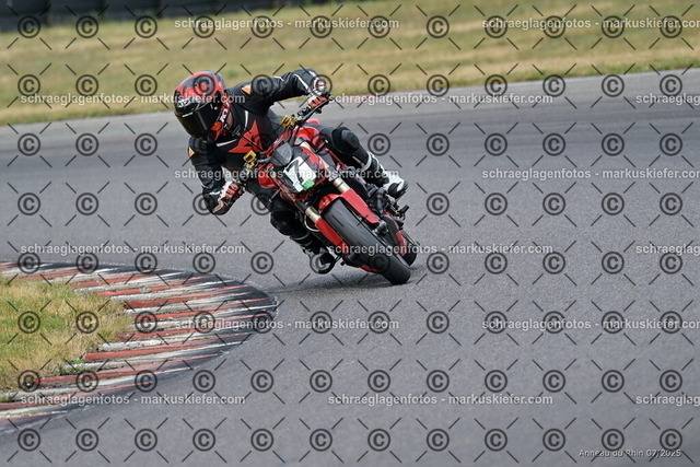 25bt05-1660 | markuskiefer.com - Realisiert mit Pictrs.com