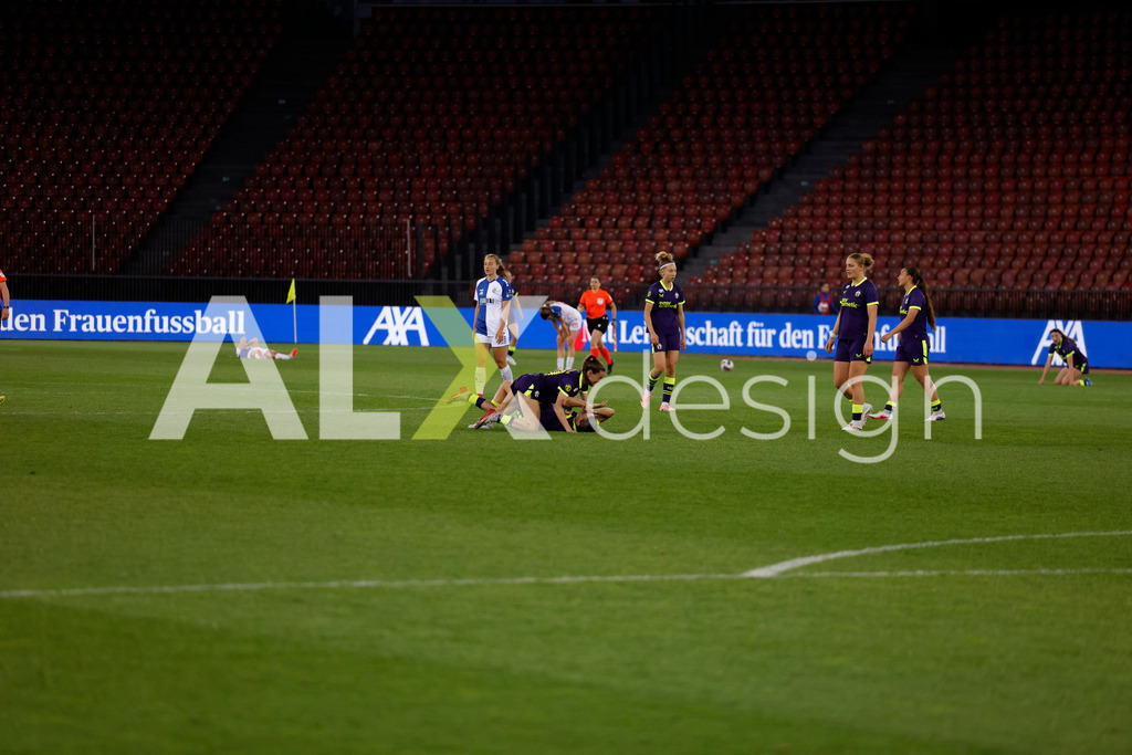 GC Zürich vs FC Zürich - AXA Women’s Super League Playoffs - Stadion Letzigrund | Celebrating of FC Zürich after the AXA Women’s Super League Playoffs quarter-final second leg between GC Zürich and FC Zürich at Stadion Letzigrund, Zurich, Switzerland. - Realisiert mit Pictrs.com