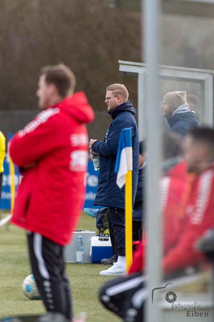 FC Rastede-SV Brake | Herren Bezirks-Testspiel; FC Rastede (blau)-SV Brake (weiß) am 02.03.2025 in Rastede (Sportanlage Kötterswegs), Photo: Philip Eiben 2025 - Realisiert mit Pictrs.com