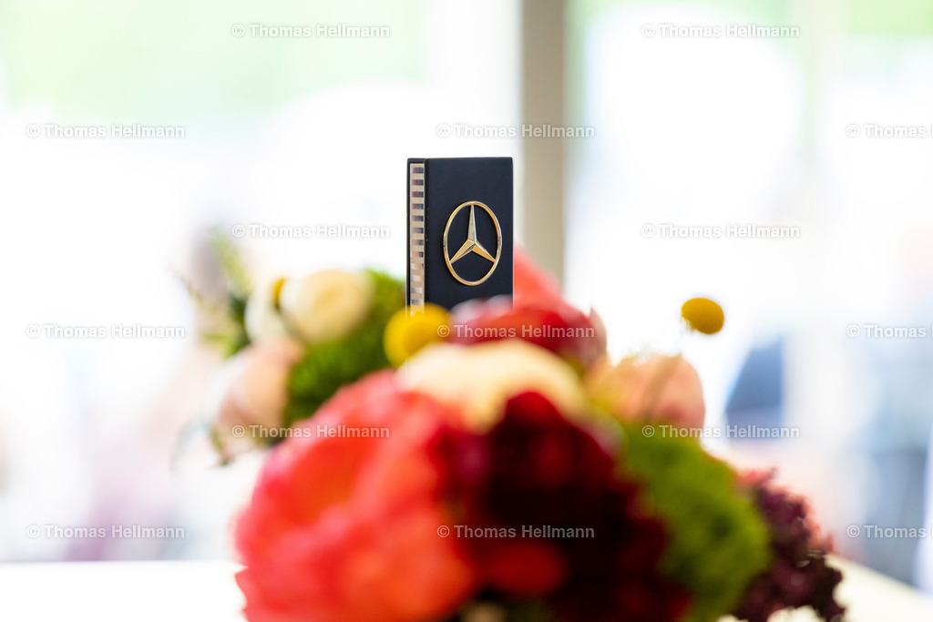 TH_VIP_ Detail_ Deko_8152 | Deutsches Spring- und Dressur-Derby 2023 am 19.05.23 in Hamburg, Derby Platz Klein Flottbek, Thomas Hellmann, _Y7A8202