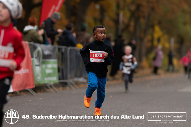 Süderelbe Halbmarathon 2025 I 09.11.2025 I Fotograf_DerSportfotograf.I 00206 | Der Sportfotograf. - Realisiert mit Pictrs.com