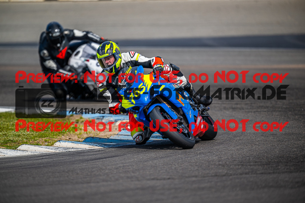 MaZZes_FotoMatrix_230410_7990 | ROT